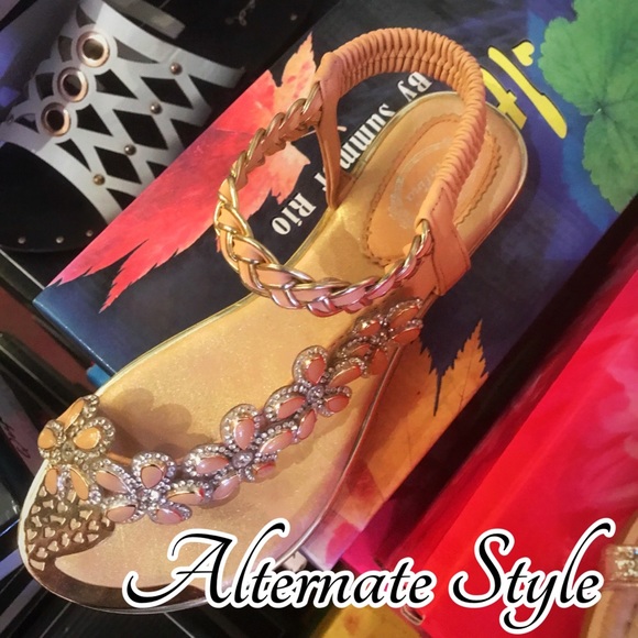 1 left Italina Floral Rhinestone Sandal Sz 6.5 - Picture 7 of 7